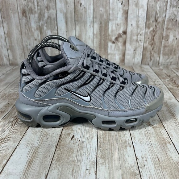 Nike Air Max Plus TN SE Women's Grey Running Sneakers Shoes Size 6 - Picture 1 of 8